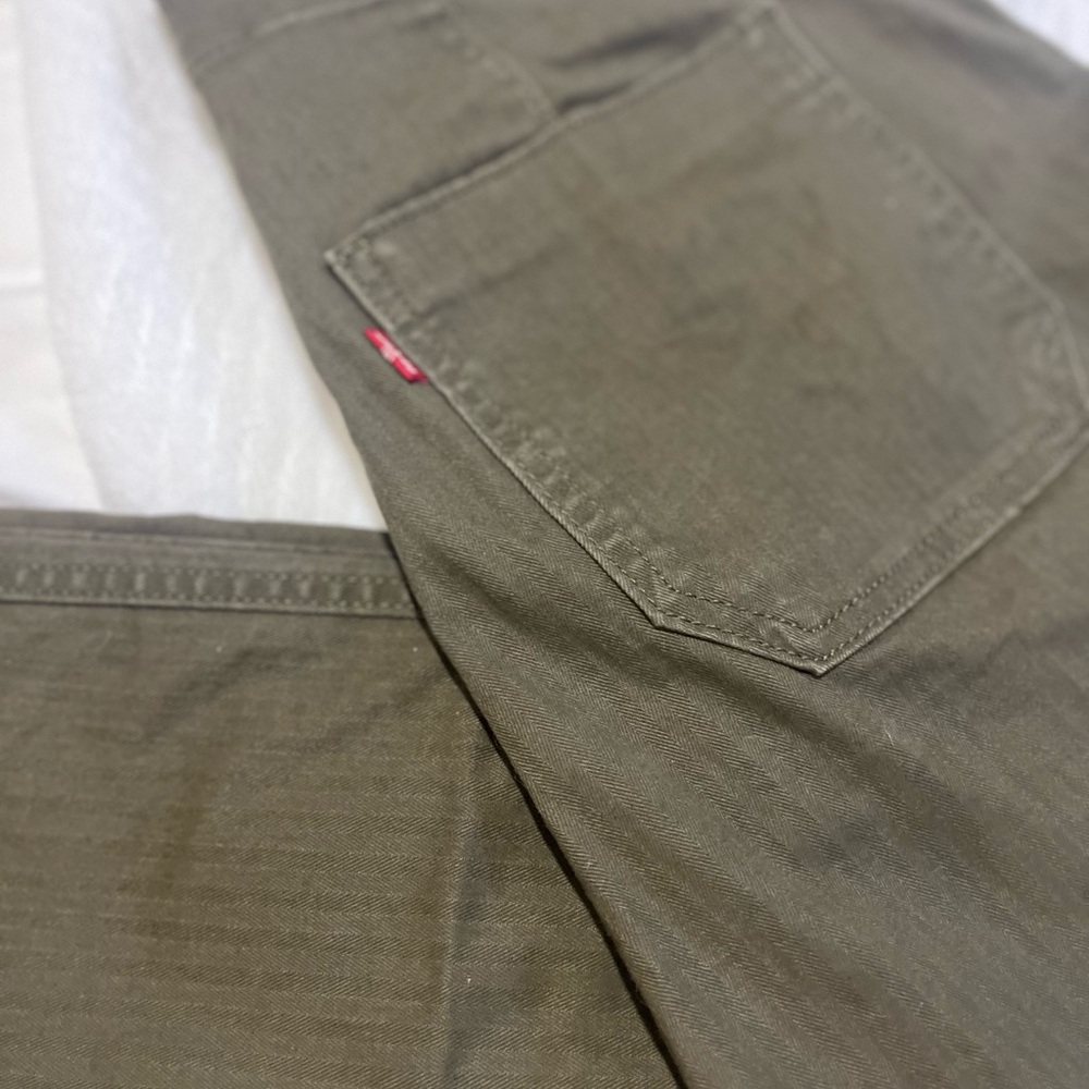 Levi olive green paints